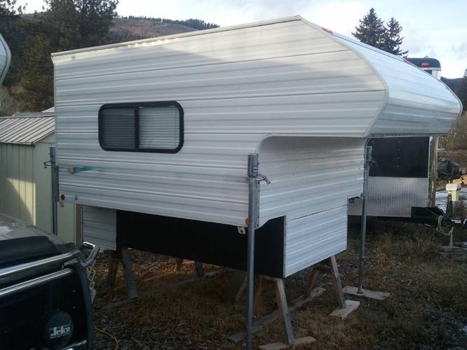 2000 8.FT.TRUCK CAMPER. LIGHT WEIGHT ALPHIL MINT CONDITION for sale in