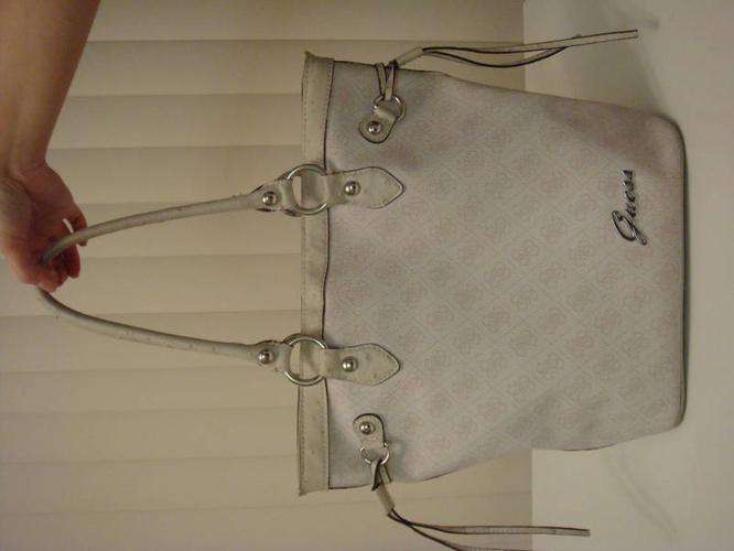 100% authentic GUESS Tryst Tote