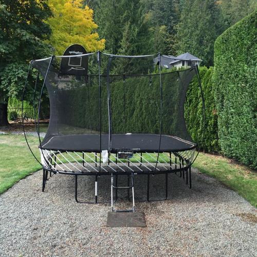 11' Springfree Trampoline with Safety Net and BBall Hoop