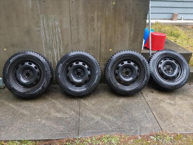 15" Snow Tires with wheels