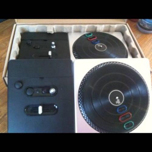 2 DJ hero consoles for WII and game