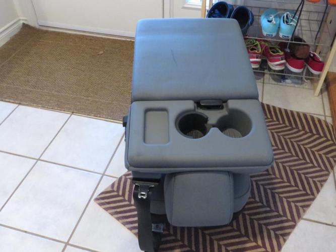 2011 to 2016 Ford F250/350 centre Jump Seat