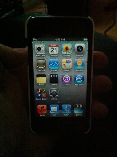 Apple Ipod Touch, 4th Gen, 8 Gigs, Charger, Headphones
