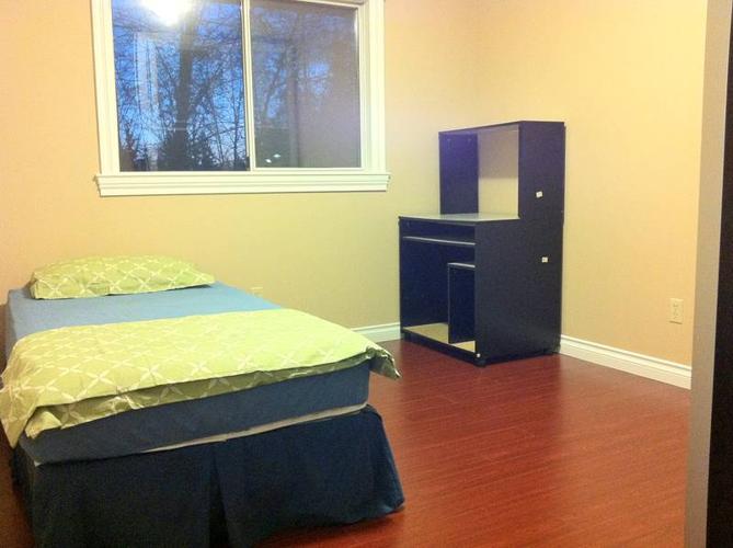 Beautiful Room for rent, prefer female asian students
