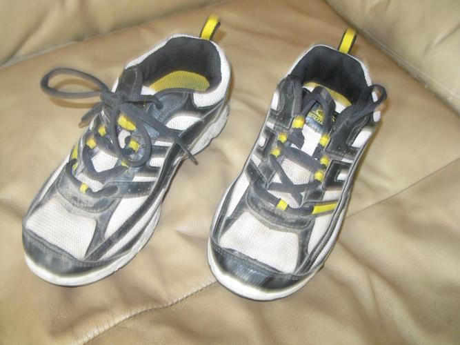 Boys Sportek Running Shoes - size 3