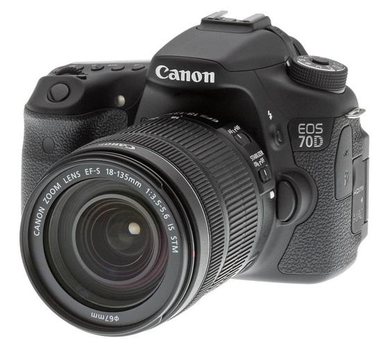 Canon EOS SLR 70D body and 18-135 lens