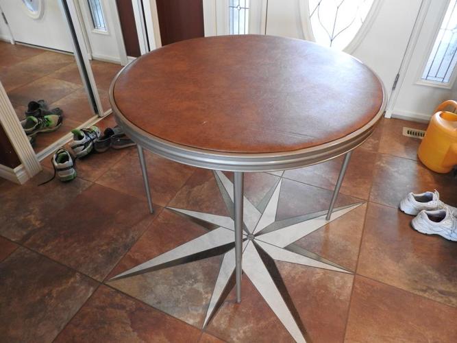 Card Table - padded, round