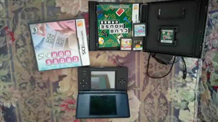 DS lite with games and charger