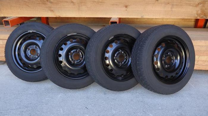 Goodyear UltraGrip Winter Tires 185/60R15 - 90% Tread!!