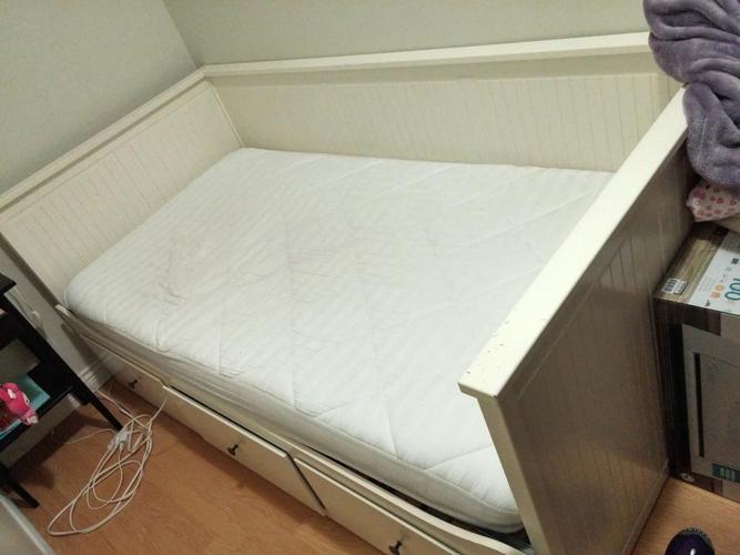 Hemnes Ikea daybed with mattress