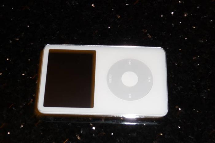 iPod Classic, 5th generation, 30gb, white