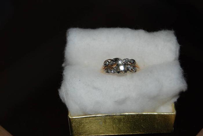 Ladies Diamond Engagement ring and Wedding band