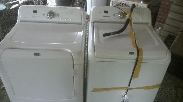Like new Maytag Bravos 300 series washer + dryer