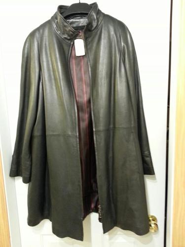NEW Large Women's Danier genuine leather coat ($499 original price)