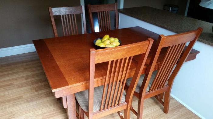 Oak Table and five Chairs. New Price.