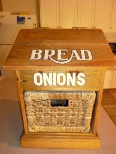 OLD COUNTRY STYLE BREAD/ONION BOX