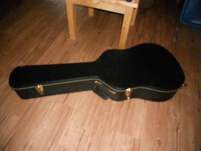Selling Hard Shell Guitar Case