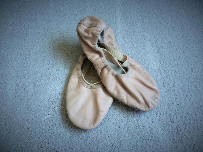 Size 1.5 Bloch Ballet Slippers