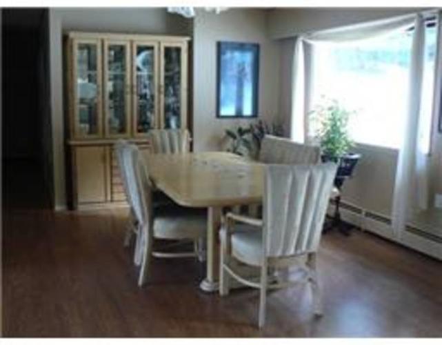 Solid Blushed Oak Dinningroom Suite