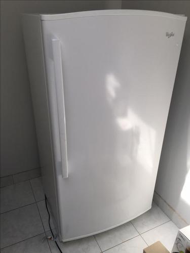 Whirlpool 16cu.ft. Upright Freezer with Reversible Door