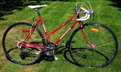 Brand-new tires
Brand-new red & white racer saddle
Shiny chrome rims
Shimano components
Shimano brakes
Front and rear reflective lights
20 inch frame would fit someone 5'3 - 5'8 give or take.
As new condition! Rides excellent. 12 Speeds.