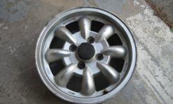 Set of four alloy rims for SAAB (SAAB Ronal Silverspoke Sport Wheels), in good condition, with center-caps.
The rims are 8-spoke Minilite 15x6, 4-bolt, 4.5" (114 mm).
Suitable for 1978>1987 SAAB 900 [nut style]