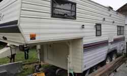 Terry Resort Fleetwood 21 ft Fifth wheel in great shape, with no leaks. Functional layout and everything works.
For sleeping it offers a double bed, the couch turns into a sofa bed and also the table converts over to a sleeping area.
New fridge and
