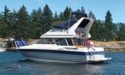 Lots of living space, sunlight in salon gives nice open feeling.
Twin Ford 351 engines
OMC Cobra legs
Diesel Espar heat
Duel driving stations
Standard Horizon GPS/radio
Transom shower
Sleeps 6
Power anchor winch
Am/Fm - Cd stereo (2 zones)
Holding tank