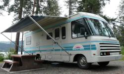 93 Winnebago Itasca Sunrise, roomy 27' Class A RV, easy to drive. Built on Chevy P30 chassis, 7.4L/8 cylinder gas engine / auto transmission, 70,634 miles, good tires. Rear twin bunk beds, dinette convertible to bed, sleeps 3-4. 2 way (propane/110V)