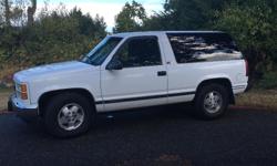 Make
GMC
Colour
White
Trans
Automatic
kms
146
Originally US truck, so odometer is in miles. 146,000 Transmission overhauled with shift kit at 100K, new factory crate engine installed at 110K.
Recent new brakes all around, and new dual exhaust.
Very