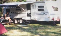 26 foot pull-type; Front Queen bedroom with rear bunks; sleeps 6 comfortably.
A/C, ducted forced air furnace, stereo/CD, microwave, tub/shower, also exterior shower, large awning, rubber roof, dual batteries, and dual 30 lb propane tanks.  1/2 ton