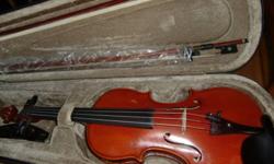Up for sale is a hardly used, pure hand crafted 1/2 size violin.
Produces a very good sound. If compared to a borrowed instrument, you can easily tell the sound grade difference.
If your children uses a violin that produces a bad sound, not only will it