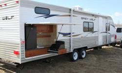 Fantastic family RV for sale.
Sleeps 7 comfortably and has all the options you could want:
LCD TV with DVD/CD/Stereo, outside speakers, outside kitchen (sink, fridge & 2 burner stove), a/c, microwave, oven, queen island bed, triple bunks and 2 - 6 volt