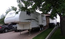 2002 SKYLINE CELEBRITY 5TH WHEEL
SLEEPS 6
HALF TONNE TOWABLE
REAR KITCHEN
SINGLE ELECTRIC SLIDE (couch)
GREAT NEUTRAL BROWN COLORS (no pastel pinks & blues in this baby)
AWESOME AWNING
DUCTED FURNACE
DUCTED AIR CONDITION
2 DOOR FRIDGE (separate freezer)