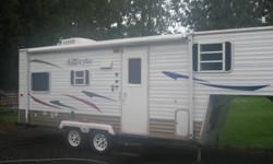 2007 21'Amerilite FifthWheel with Slideout in living/dining area.Dbl sink,microwave,fridge/freezer,gasrange/oven.Vanity bathroom sink,foot pedal toilet,tub/shower.Awning,outside taps/shower.Unit like new.We are now retired,camping days over. Pickup hitch