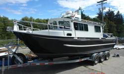 This beautiful model, manufactured here at Silver Streak in 2008, is a quiet, sleek and perfect boat for comfortably cruising and anchoring overnight. Fully insulated and outfitted with a dinette, kitchenette, sleeping area and marine head, this boat is