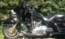 2009 electric glide, touring, 96 cubic inch 6 speed,
Stage 1 kit, cruise control, oil cooler, fan, new Michelin tires,
68,000 kms