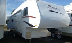 2011 Crossroads Zinger 27RLS, barely used, LCD TV, DVD player, Electric Awning, Light weight