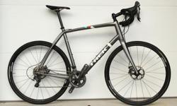 -CROSS IS COMING!
-An amazing Cyclocross/Gravel/Commuter bike for the tall guys
-Shop mechanic owned and immaculately maintained
-Fully upgraded Shimano Ultegra 6800 11 Speed Drivetrain
-Tubeless Ready Wheels
-Hydraulic Disc Brakes
-Great do everything