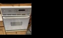 Wall oven
Needs display board
Posted with Used.ca app