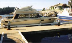 2850 Bayliner Contessa command bridge for sale.
Stand-up head,sunken galley kitchen with sleeping for six.
Lots of recent work and maintenance completed in summer of 2011,
including new survey.The boat is very clean and economical and has always been