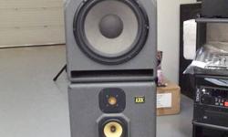 2 KRK VINTAGE 13000B Mid-Field Studio Monitors
200W
3 - Way
Unique phase-aligned enclosure
For information, please go to http://www.krksys.com/documents/13000b_spec_sheet.pdf
$750/pair OBO !!!!
Please contact Kim for info.