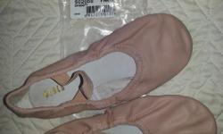 "BLOCH" pink ballet slippers (Size 13 1/2).
For approx. 5-7 years old.
Smoke free, pet free home.
Please view my other ads.
