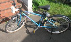 It is in perfect riding condition, a small frame 15'' for shorter frame riders. Has fenders, light,riders gloves,helmet too!
Come by, in the heart of Fernwood 1905 Fernwood Rd.
Call 778 350 9936 Cheers~
Fenders
21 speed Shimano 200 GS
Great for a small