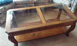 Solid wood & Glass Coffee Table & 2 matching end tables.
***1 pane of glass missing***
Can Deliver
$150 OBO
Jack 778.922.4411