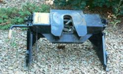 Hijacker 5th wheel hitch for sale,12,000 lb. capacity  
This unit does not have the bed rails available.