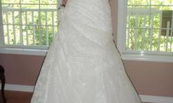 Sacrifice at this price- La Sposa Pronovias Sandalo Wedding Dress and
Veil.
New, never worn, never altered. It is a brides prerogative to change her mind! Absolutely gorgeous lace wedding dress and veil in diamond tone Gown size 10 - fits to a size 6.