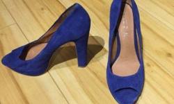 Brand new royal blue Aldo heels
Never worn
Size 7
East pick up
