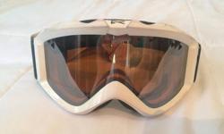 ANON Ski/Snowboard goggles. Didn't get up to the mountain as much as I would have liked the past few seasons, hoping someone can put these to good use. Great for blocking light, and also they don't steam up.
$10 OBO
I will happily deliver!