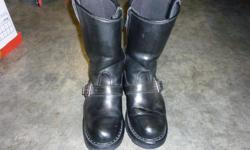Men's motorcycle boots
Excellent condition - 9.5/10
Waterproof
Metal Mounts
Inside zipper
Euro size 43
U.S. size 10-D